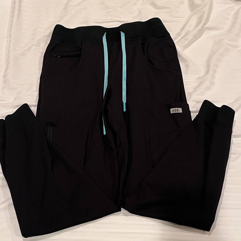 Ashh scrub joggers